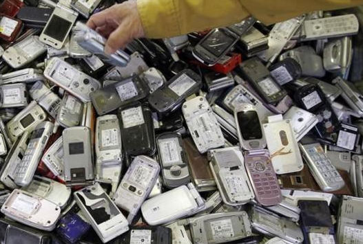 废旧手机回收进展慢 厂商是否该完善处置机制?