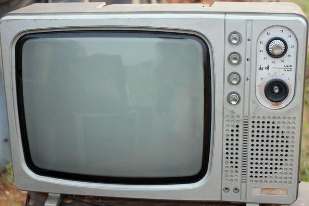 废旧电视机拆解 零部件可变废为宝
