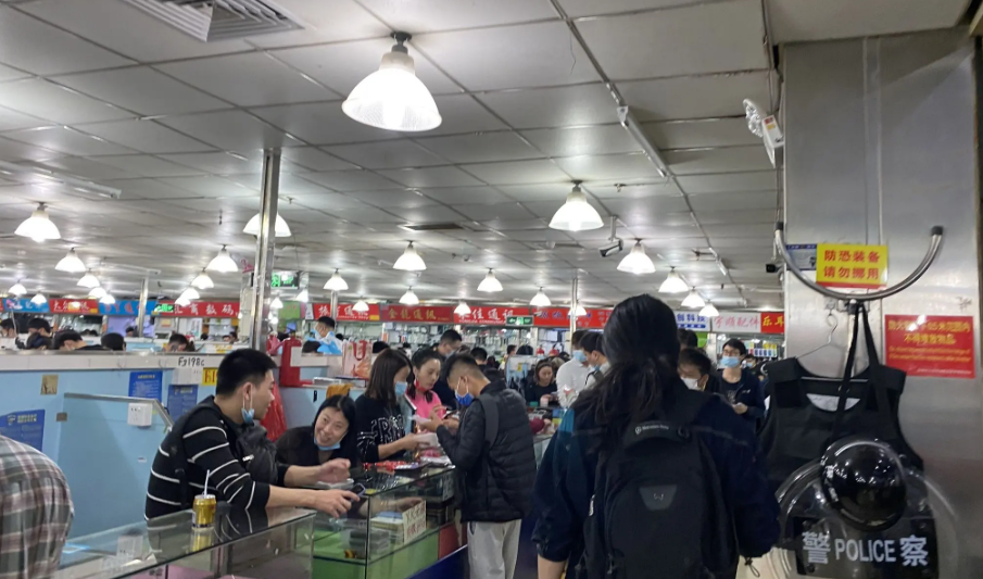 华强北剧变！二手iPhone市场一半以上档口清空转租-爱博绿