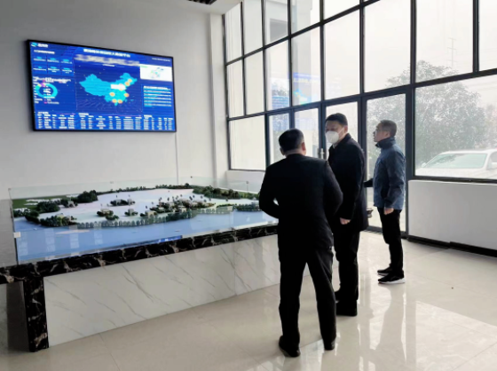 界首市委常委刘伟一行前来爱博绿考察慰问