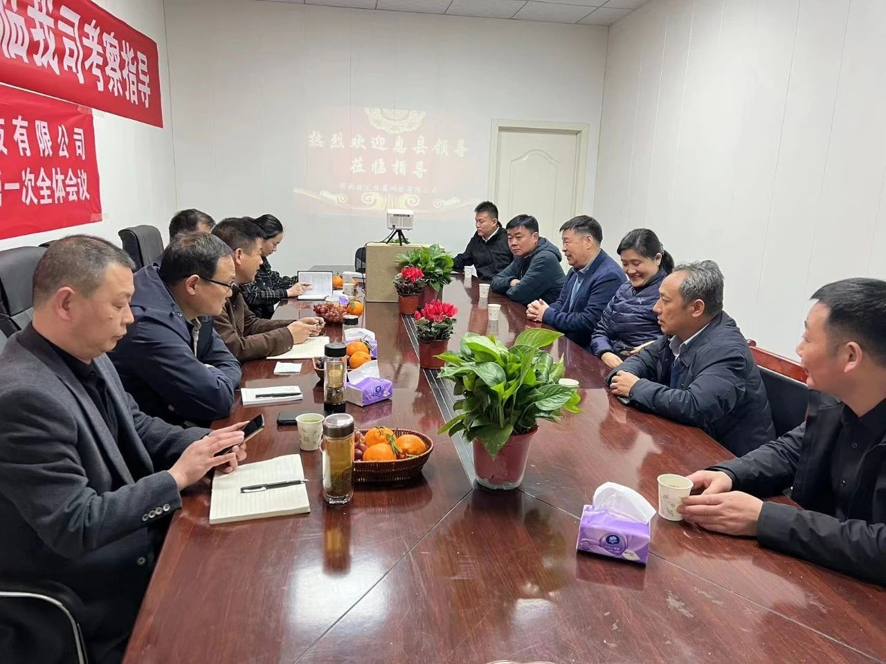 河南省息县、西平县领导一行前来爱博绿调研考察，探讨地方再生资源产业发展