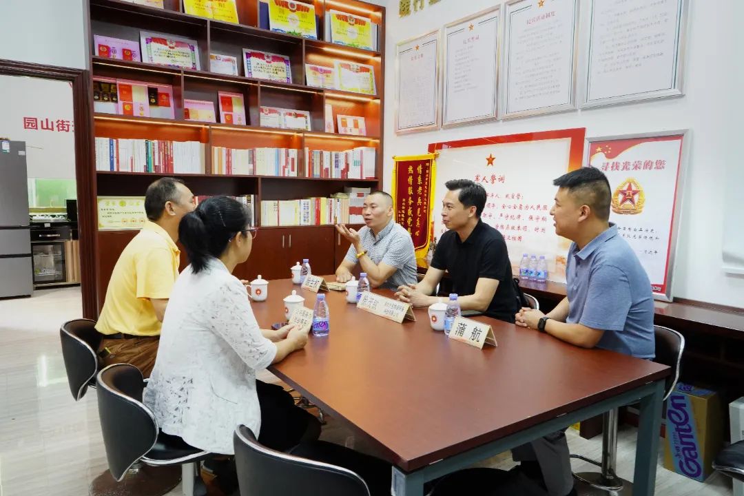 爱博绿徐茂钦带队开展“夏日送清凉——‘八一’建军节街道走访慰问”活动