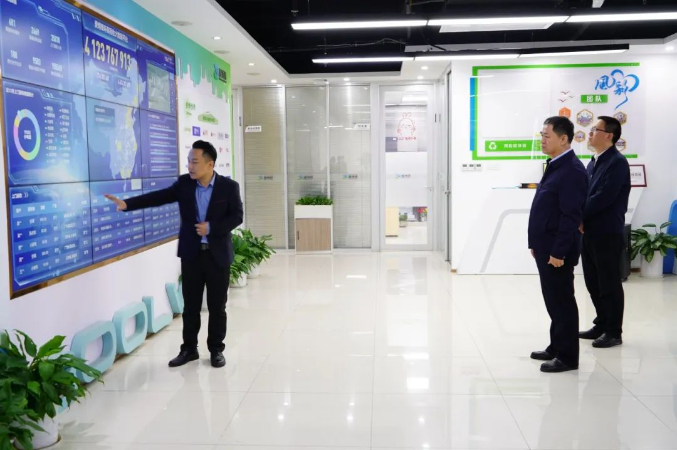 山西省工信厅及吕梁市政府领导一行莅临爱博绿参观调研