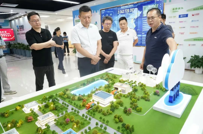 重庆市渝中区领导一行到访爱博绿合作交流