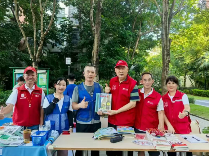 爱博绿向第五园社区捐赠图书