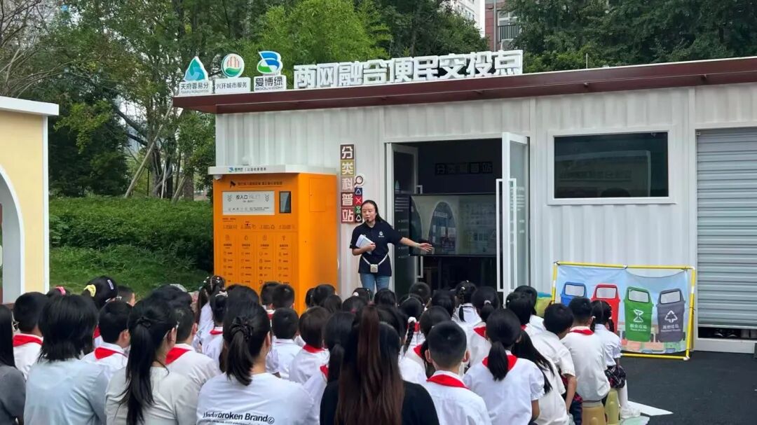 爱博绿“分类课堂”获成都电视台专题报道 爱博绿“分类课堂”获成都电视台专题报道