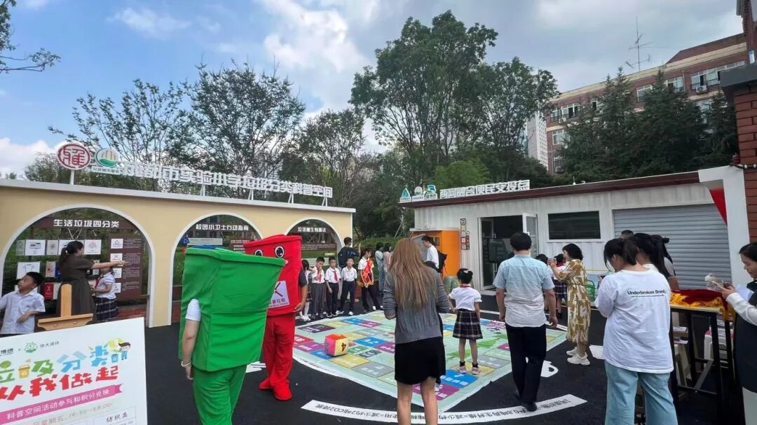 爱博绿“分类课堂”获成都电视台专题报道 爱博绿“分类课堂”获成都电视台专题报道